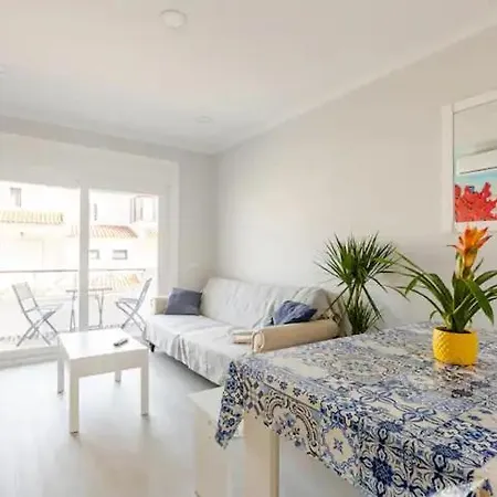 Brisamarvilas Sea View, 5 Min Walk To Town & 12e13 *