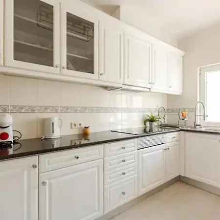 Brisamarvilas Sea View, 5 Min Walk To Town & 12e13 Ferienhaus