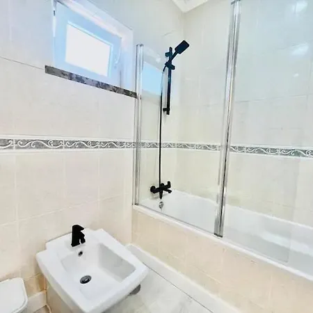 Brisamarvilas Sea View, 5 Min Walk To Town & 12e13 펜션 *